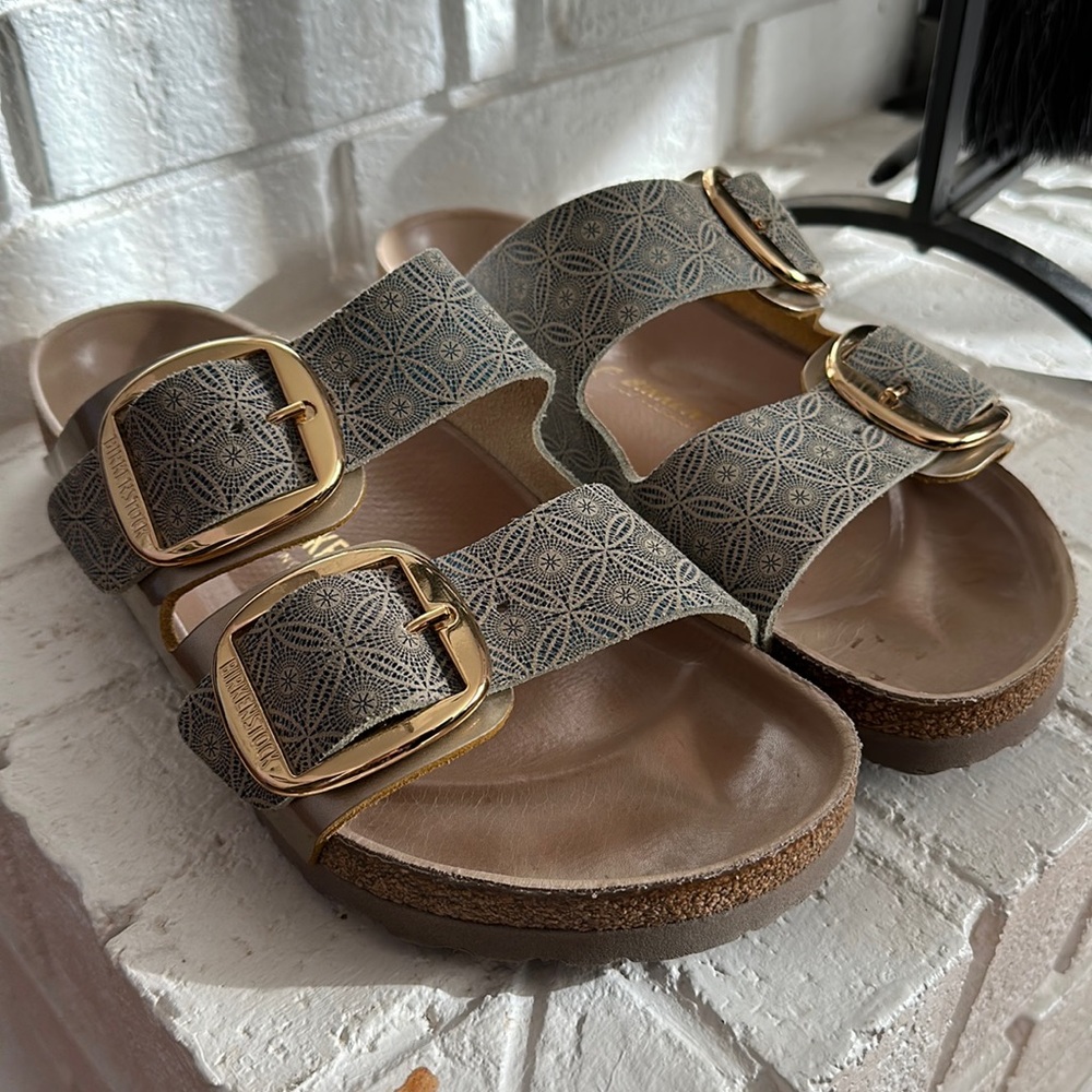 Birkenstock Arizona large buckle in Blue Ceramic pattern